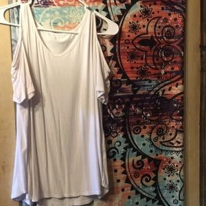 Woman’s Shirt. Size large.